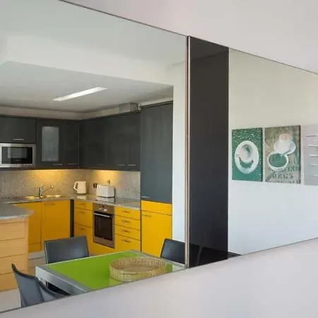 Sleeps 4 With Air Con And Wifi *